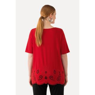 Ulla Popken  T-shirt à col rond et manches courtes, ourlet « festonné » et broderies 