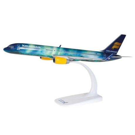 Herpa  Snap-Fit Flugzeugmodell Icelandair Boeing B757-200 Hekla Aurora (1:200) 