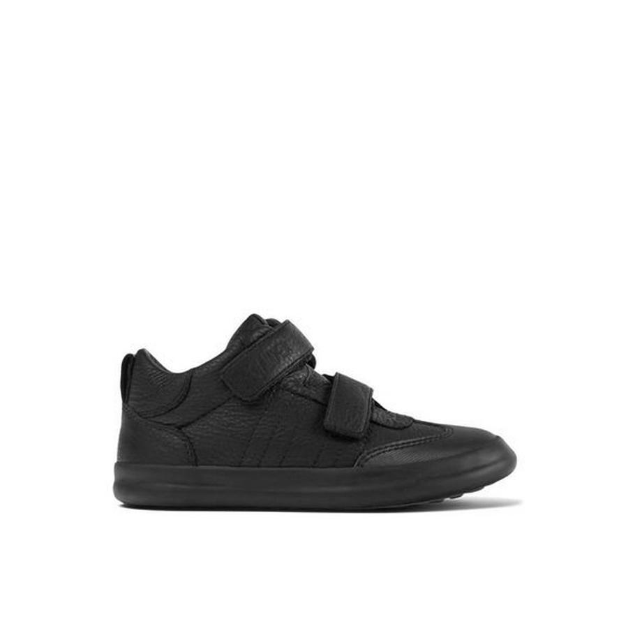 Sneakers Pursuit