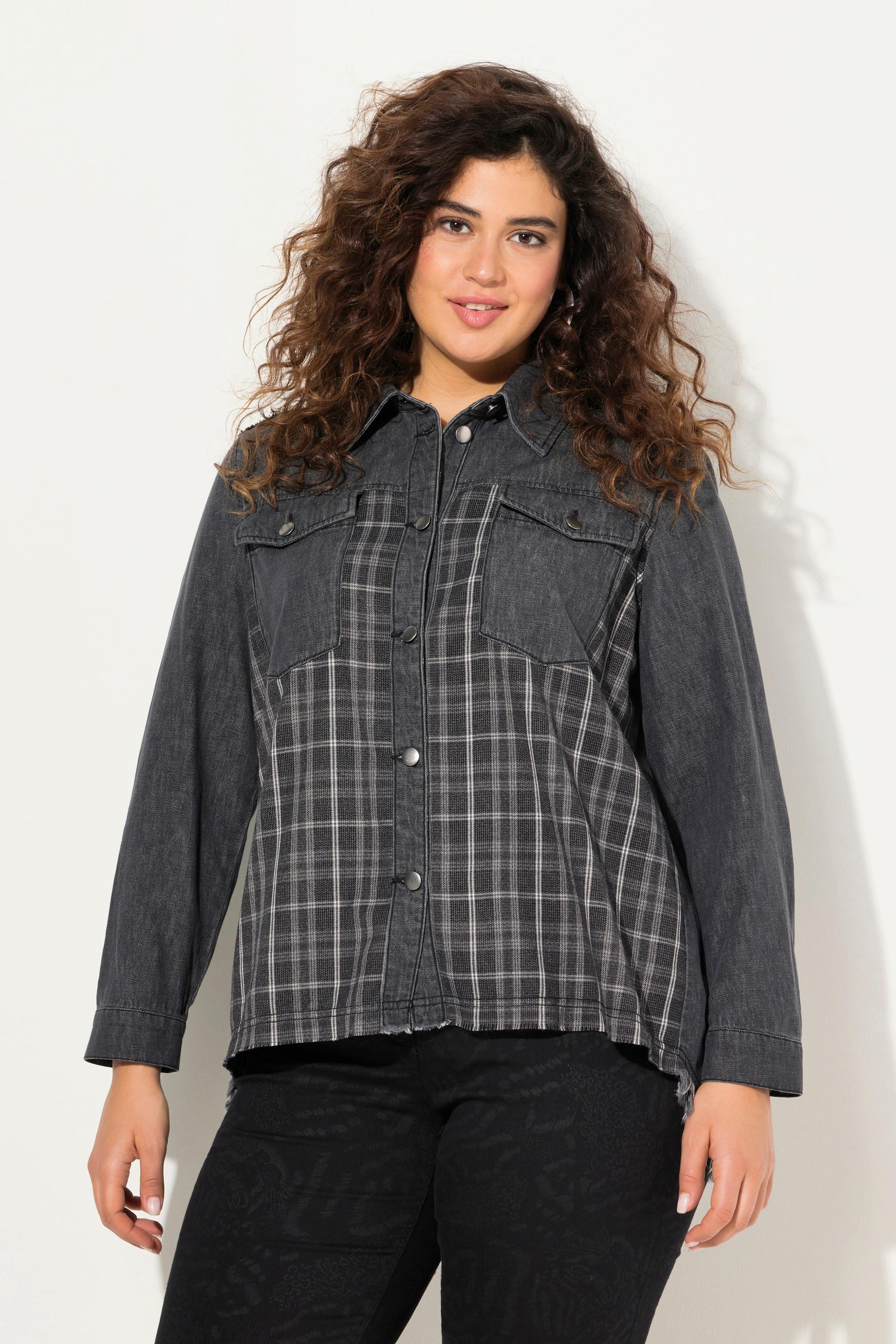 Ulla Popken  Chemise en jean, empiècements en flanelle. Col chemise, franges et manches longues. 