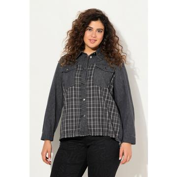 Chemise en jean, empiècements en flanelle. Col chemise, franges et manches longues.