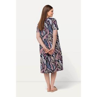 Ulla Popken  Robe en jersey de coton bio. Décolleté en V, manches courtes. Silhouette en A. 