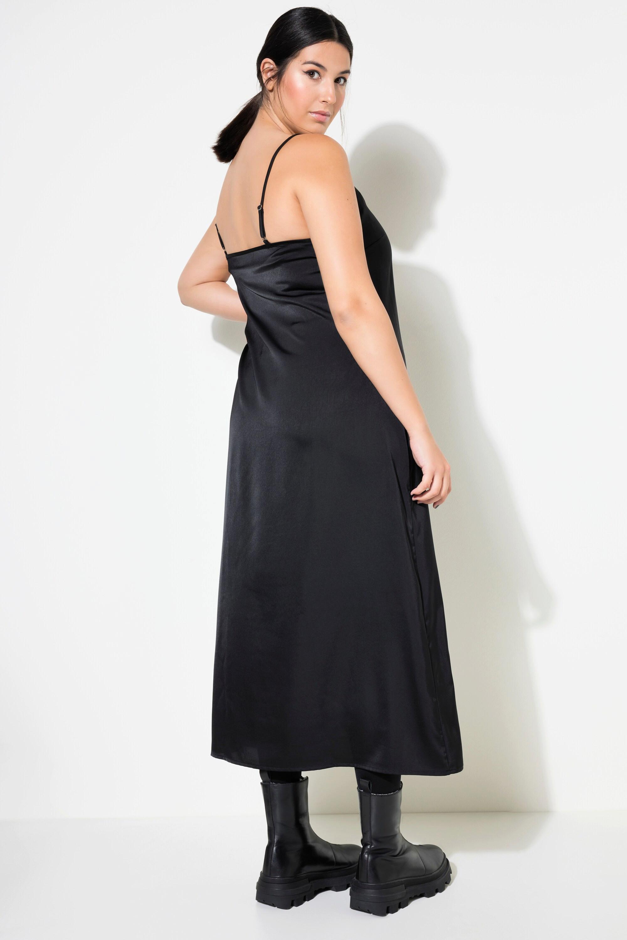 Studio Untold  Robe maxi en maille et satin. Effet de superposition. Coupe Boxy Shape 