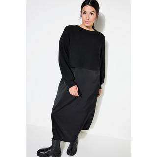 Studio Untold  Robe maxi en maille et satin. Effet de superposition. Coupe Boxy Shape 