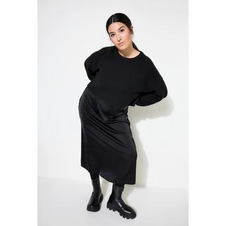 Studio Untold  Robe maxi en maille et satin. Effet de superposition. Coupe Boxy Shape 