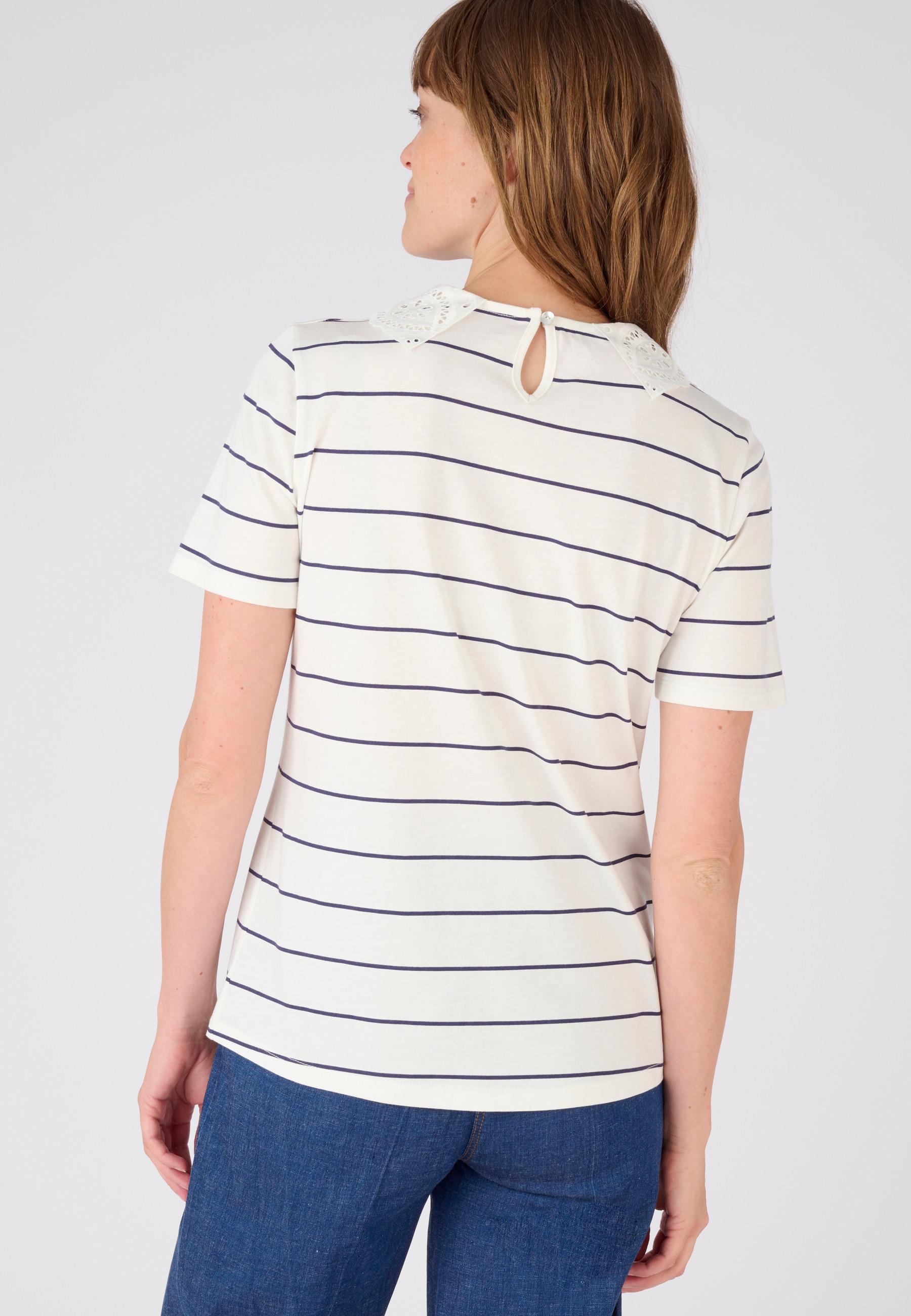 Damart  Tee-shirt col broderie anglaise. 