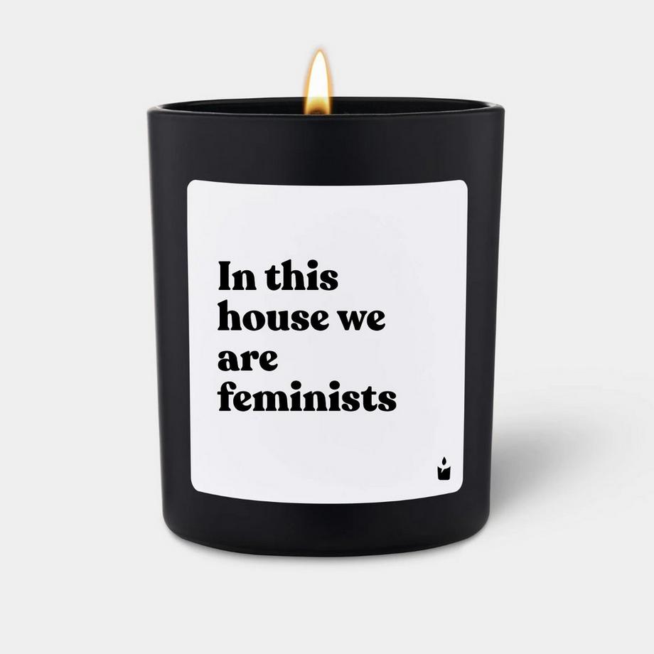 CandleHand Duftkerze Woody In this house we are feminists  