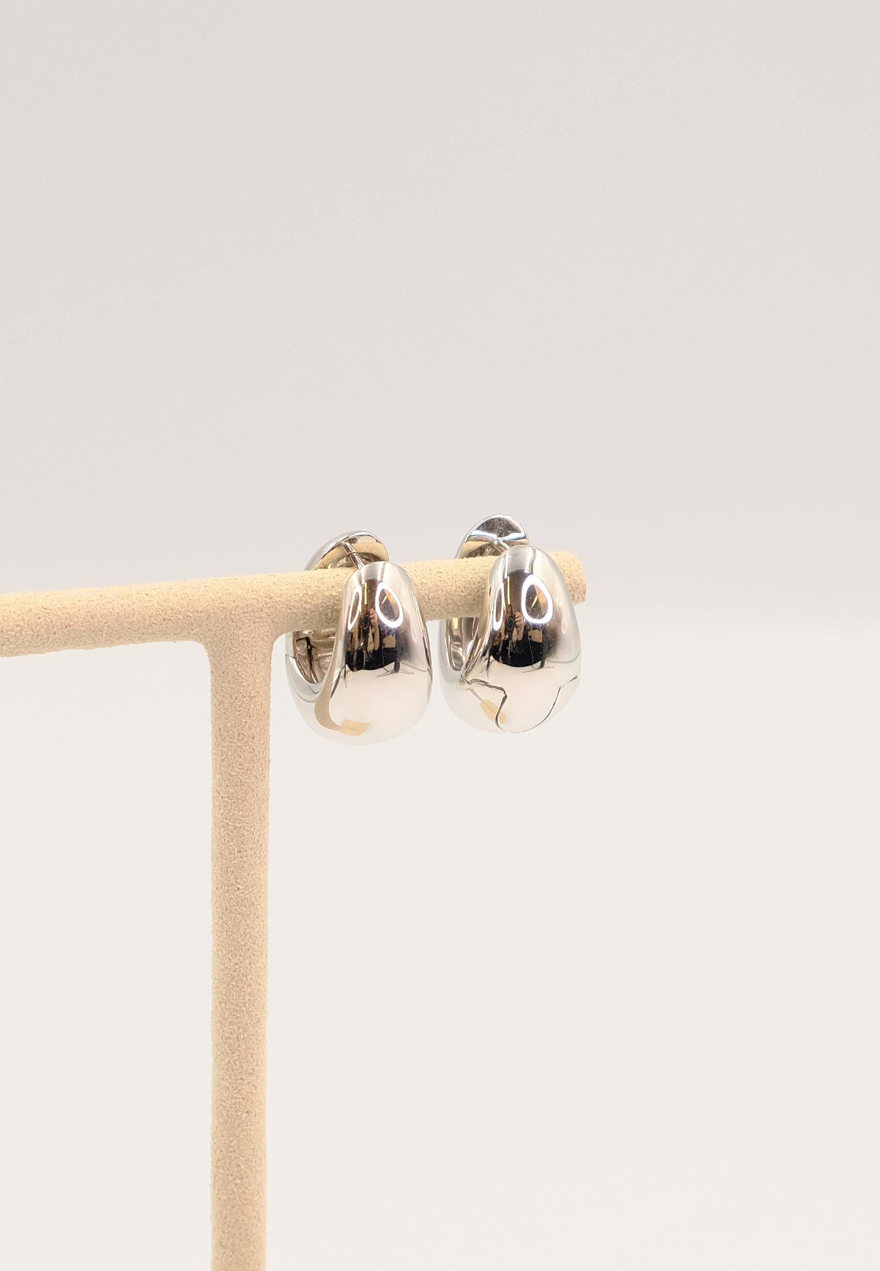 MUAU Schmuck  Creolen Weissgold 750 Scharnier bombiert 19x15mm 