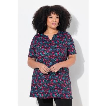 T-shirt long à poches. Manches courtes et col tunisien. Coupe évasée