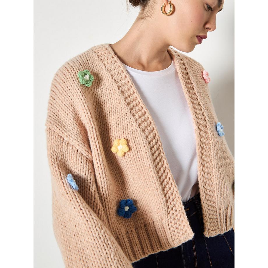 APRICOT Cardigan in Maglia Grossa con Margherite Applicate  