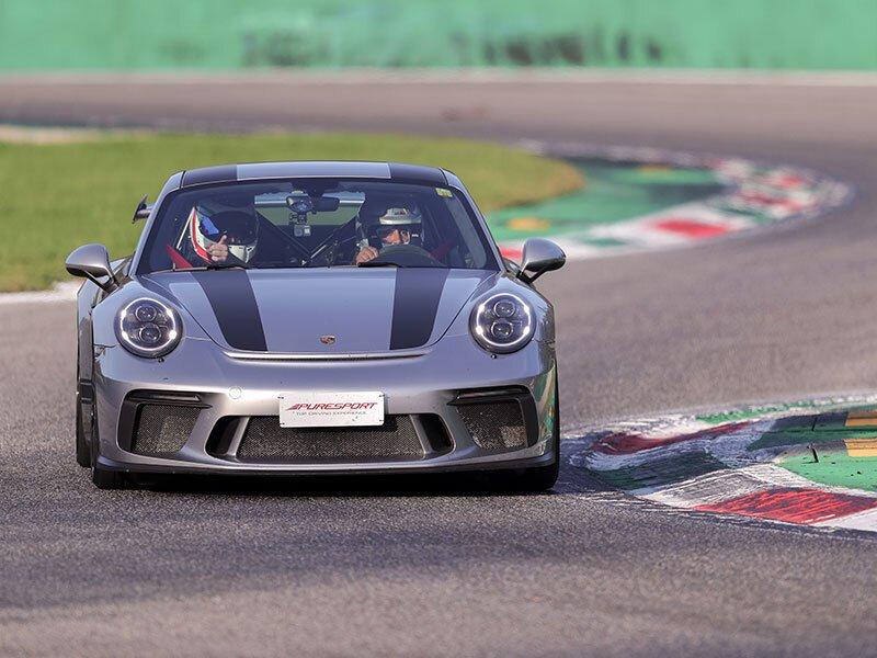 Smartbox  1 tour au volant d'une Porsche 911 GT3 sur le circuit du Mugello - Coffret Cadeau 