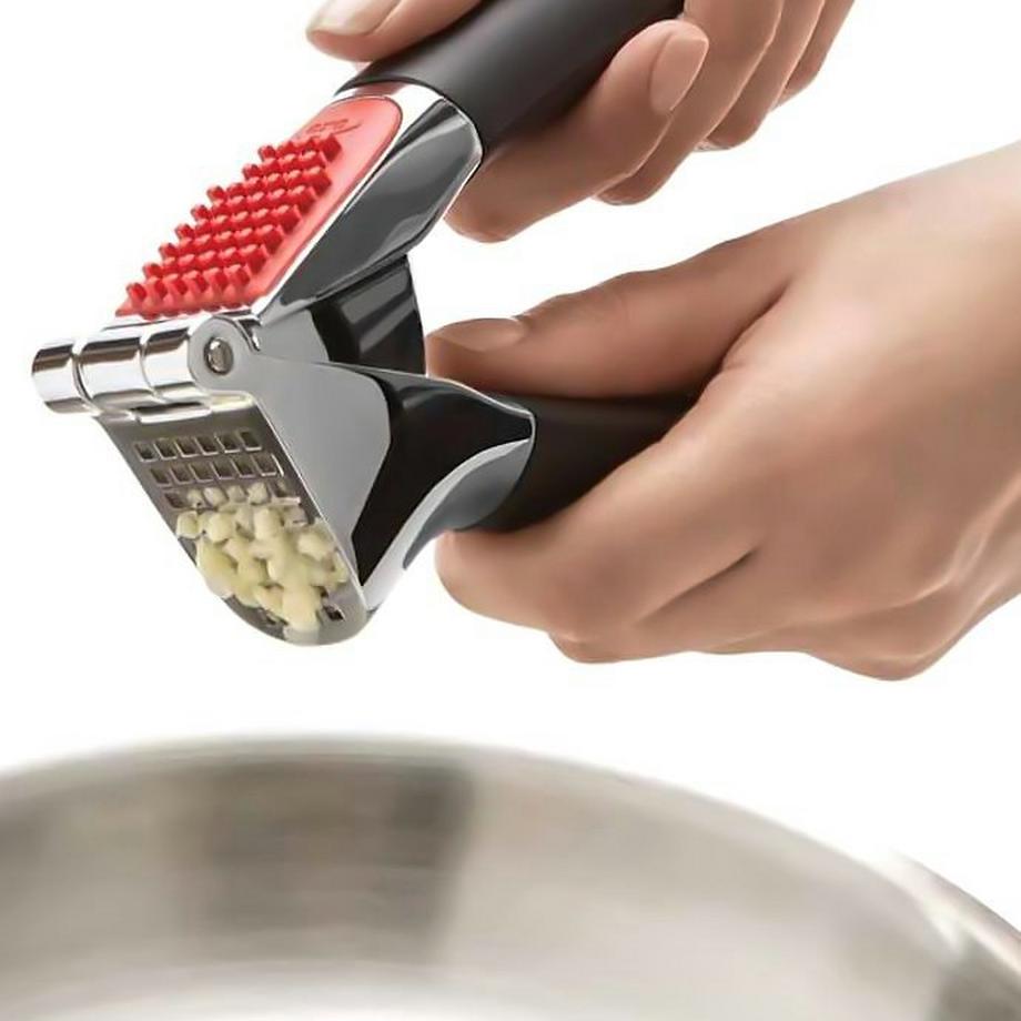 OXO  Good Grips – Presse-ail - Presse-ail manuel - Acier inoxydable - Rouge et noir 