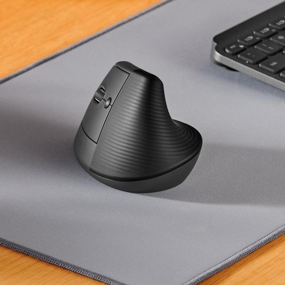Logitech  Lift Left Mouse Ergonomico Verticale, per Mancini, Senza Fili, Bluetooth o Logi Bolt USB, Clic Silenziosi, 4 Tasti, Compatibile con Windows / macOS / iPadOS, Laptop, PC. Grafite 