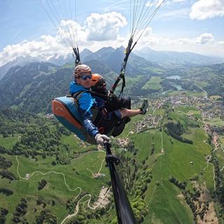 Geschenkidee  Tandem-Paragliding-Flug in Charmey (für 1 Personen) 