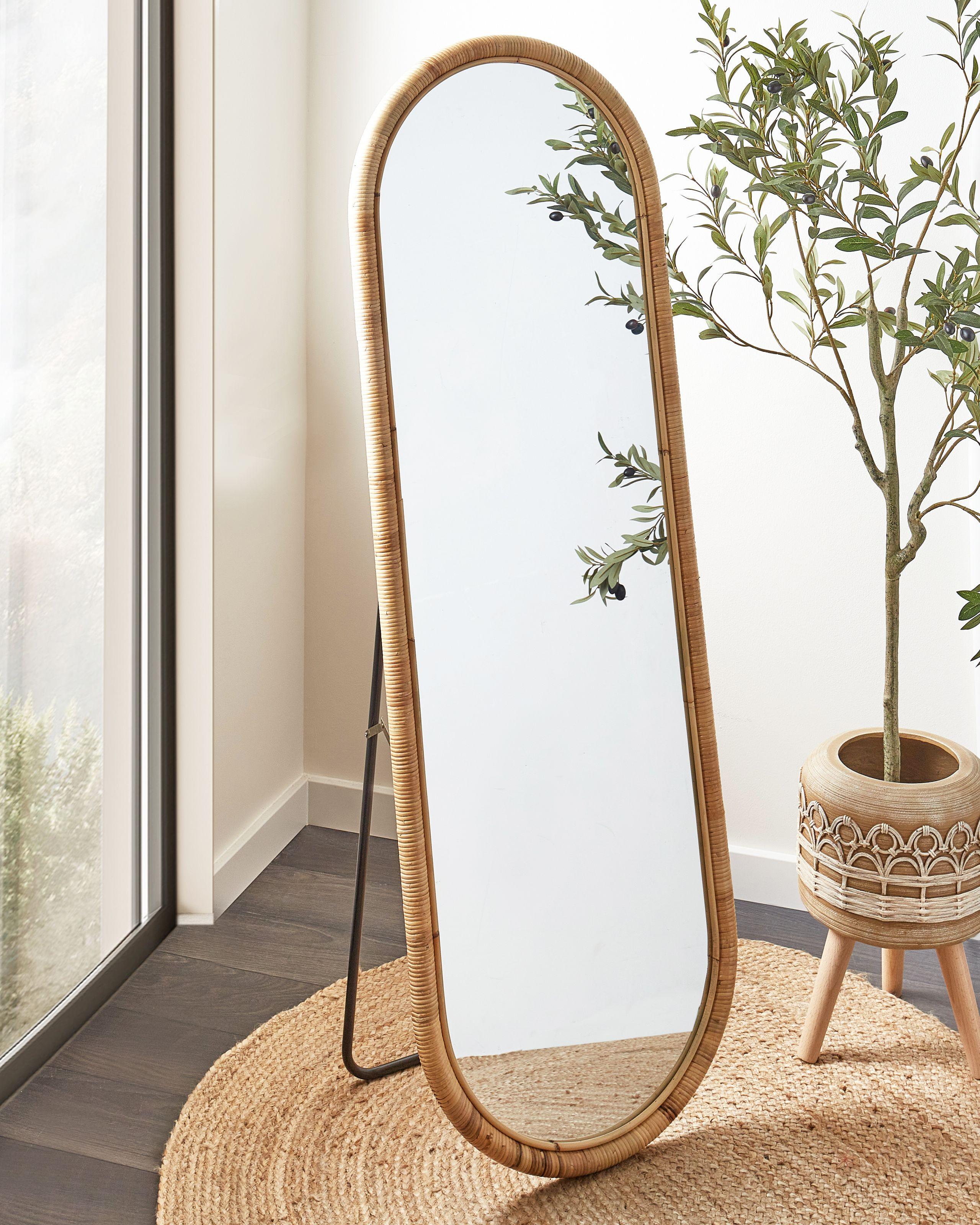 Beliani Miroir sur pied en Rotin Boho MONTOT  