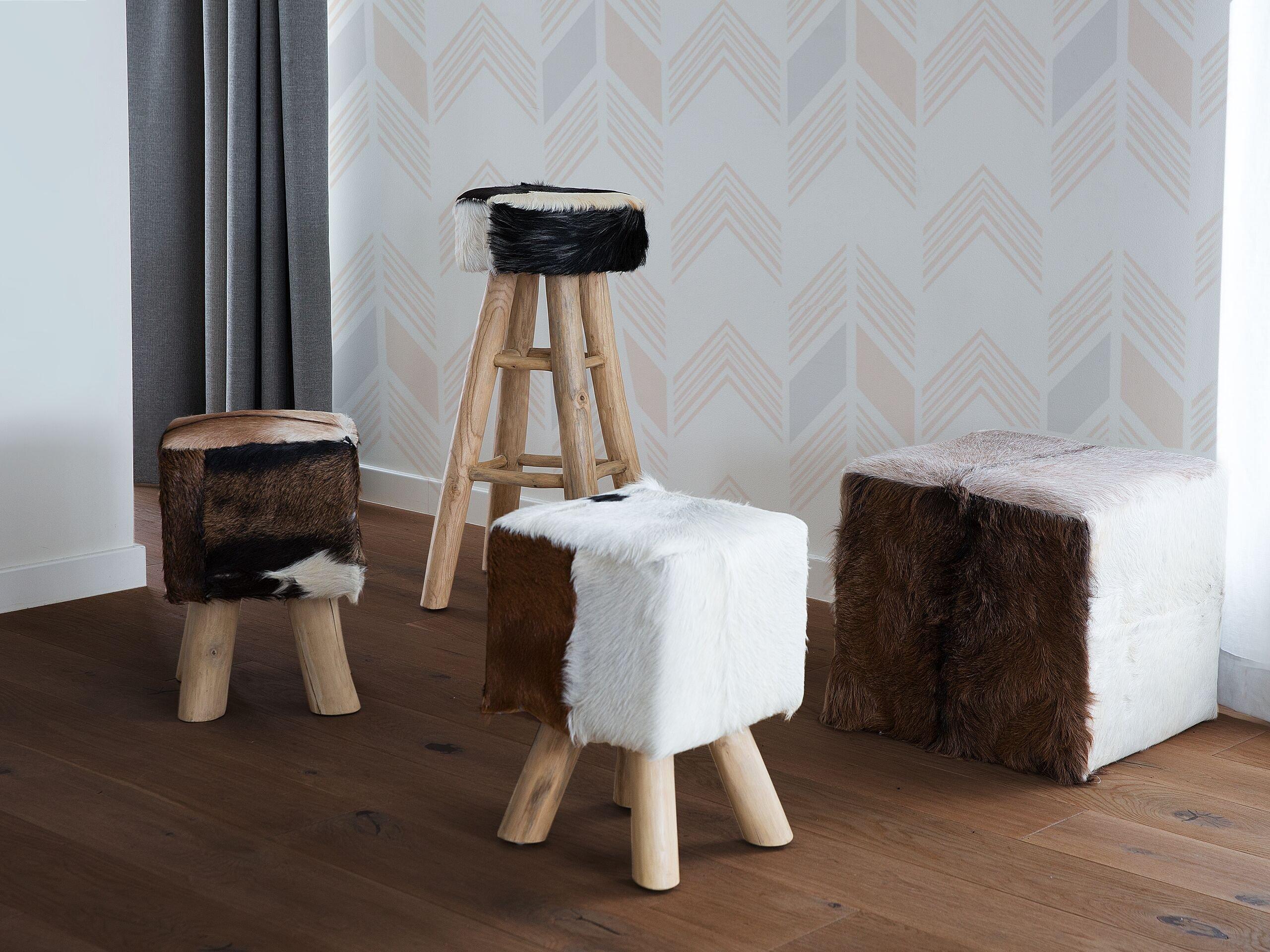 Beliani Hocker aus Lammfell Boho DALTON  