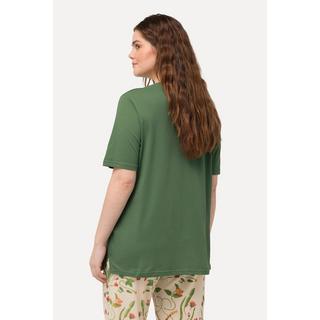 Ulla Popken  T-shirt de pyjama avec col V et manches courtes. Coton bio 