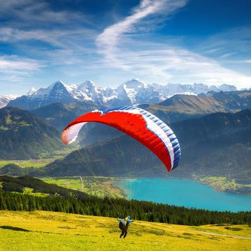 1 spannender Gleitschirmflug durch die Lüfte der Schweiz - Geschenkbox