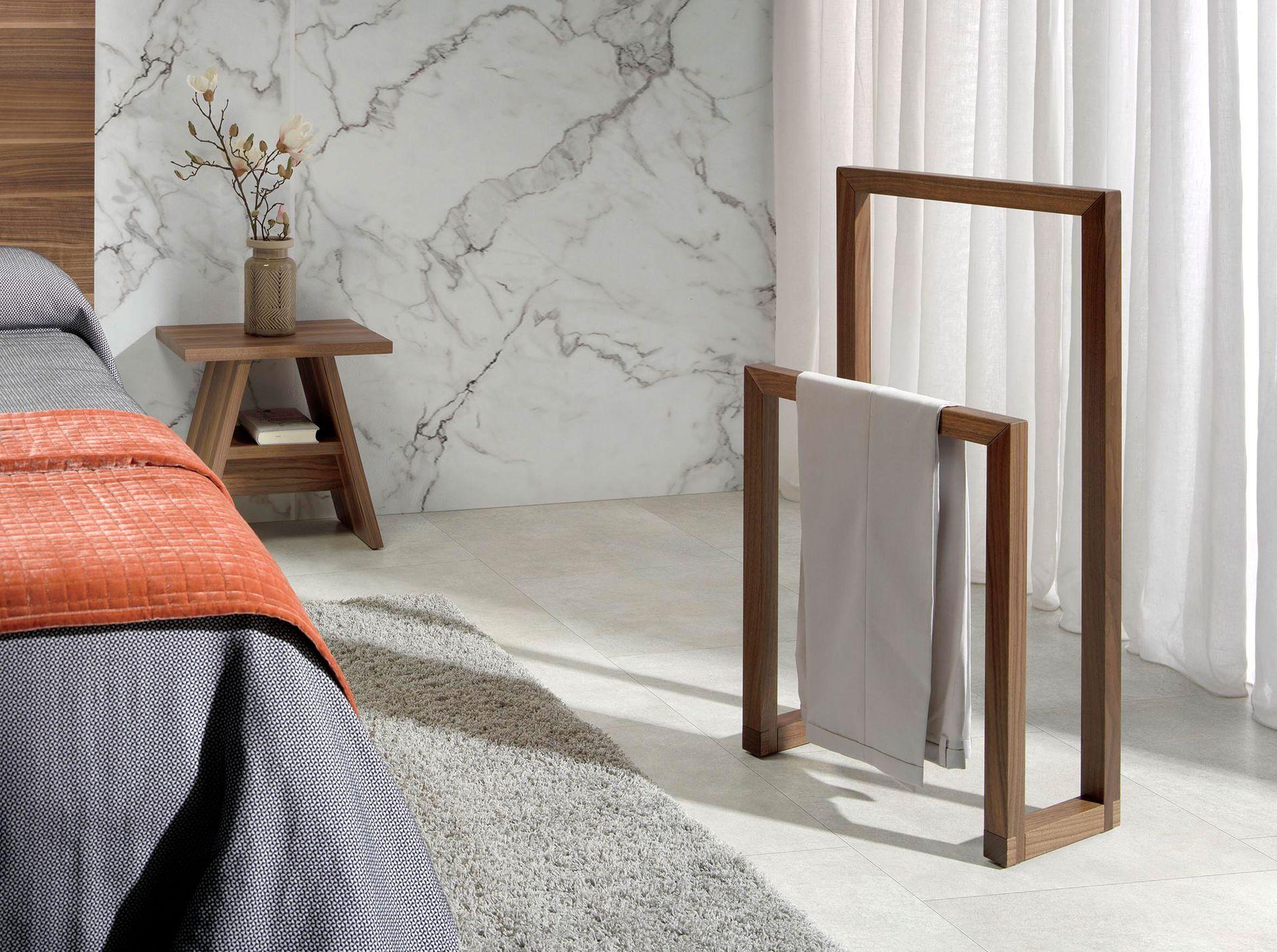 ANGEL CERDA Comodino in legno di pino  