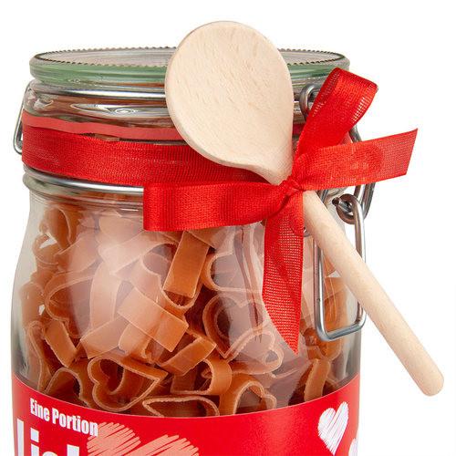 Stewo  Pâtes en forme de cœur dans un bocal 