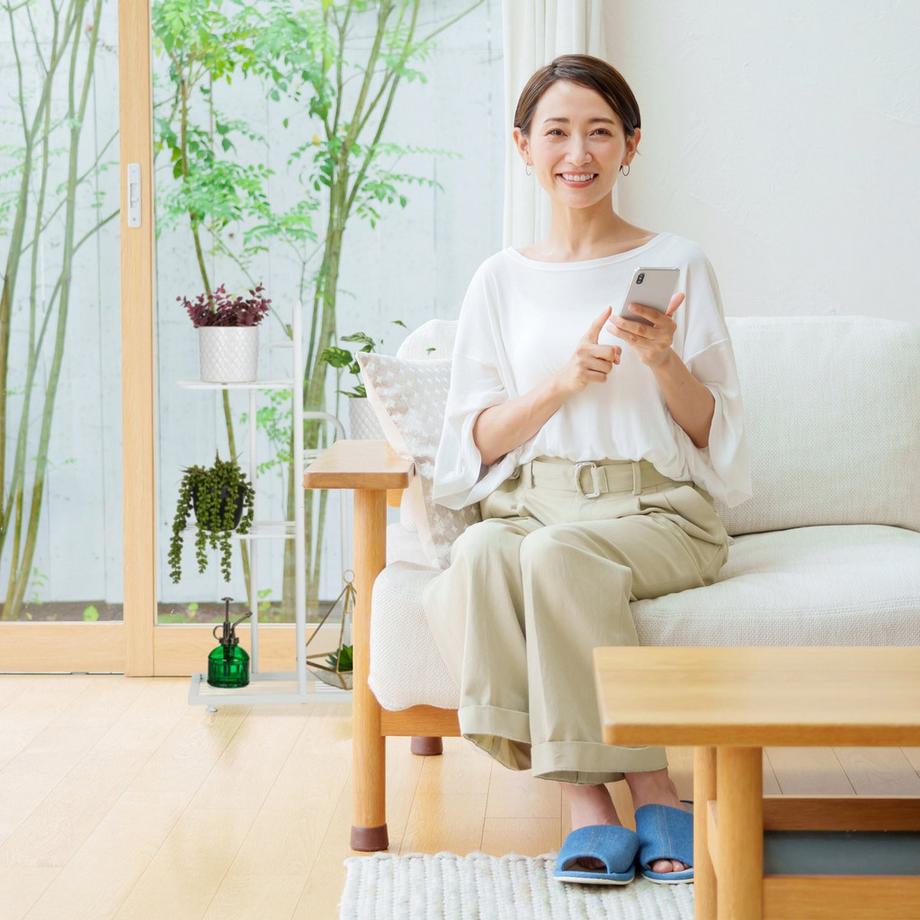 B2X Weißer Pflanzenständer mit 4 Regalen  