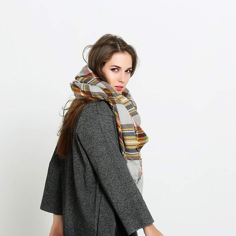 Only-bags.store Sciarpa Poncho in Maglia a Quadri  