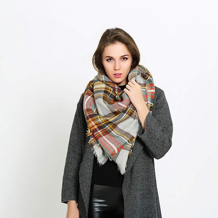 Only-bags.store Sciarpa Poncho in Maglia a Quadri  