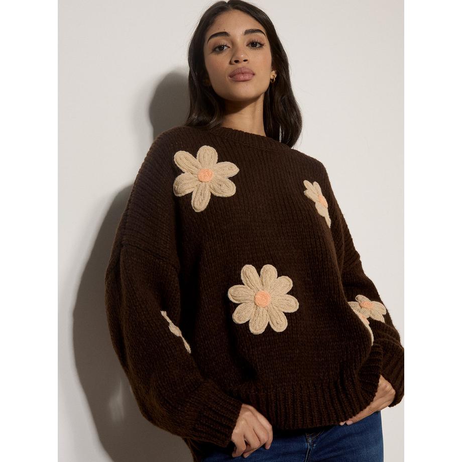 Bestickter Pullover mit reinen Gänseblümchen