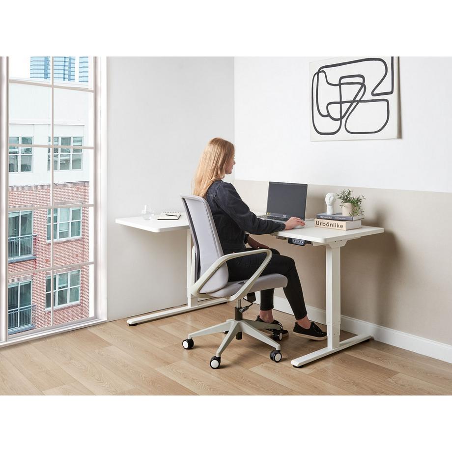 Beliani Eckschreibtisch elektrisch höhenverstellbar aus Faserplatte Modern DESTINES  