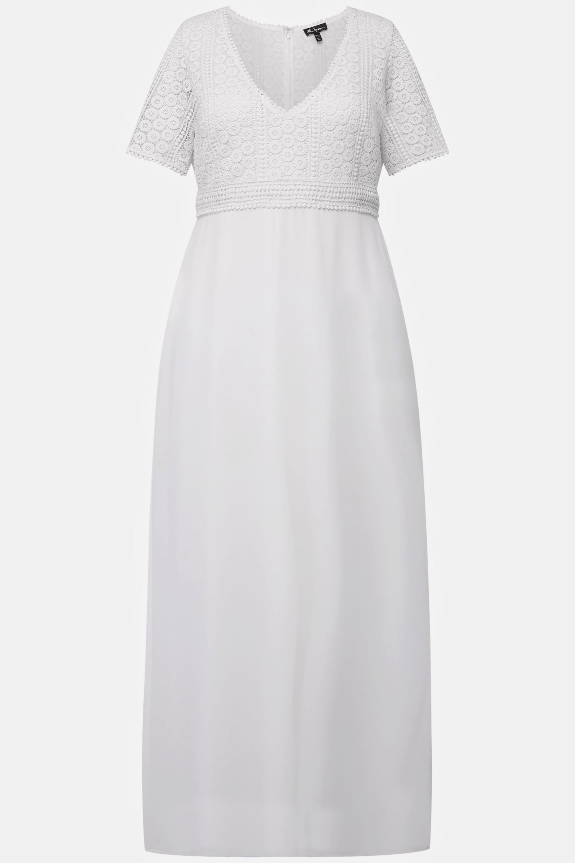 Ulla Popken  Robe de mariée au style bohème, ligne en A. Col en V et manches courtes. 