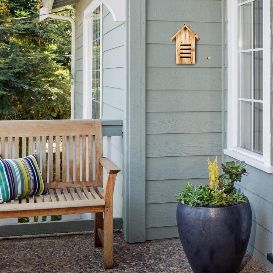 B2X Maison de coccinelle en bois avec des flammes  