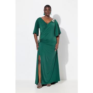 Robe maxi drapée, manches en cloche et bijou fantaisie sur l'épaule