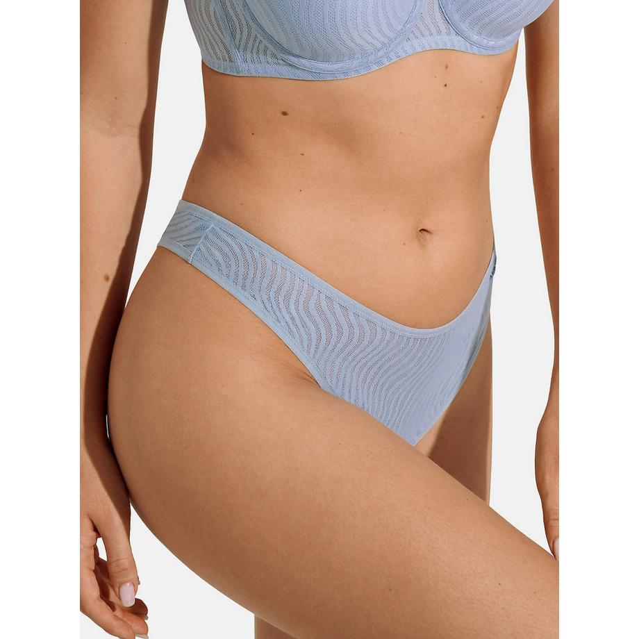 String mit Ausschnitt Nikki