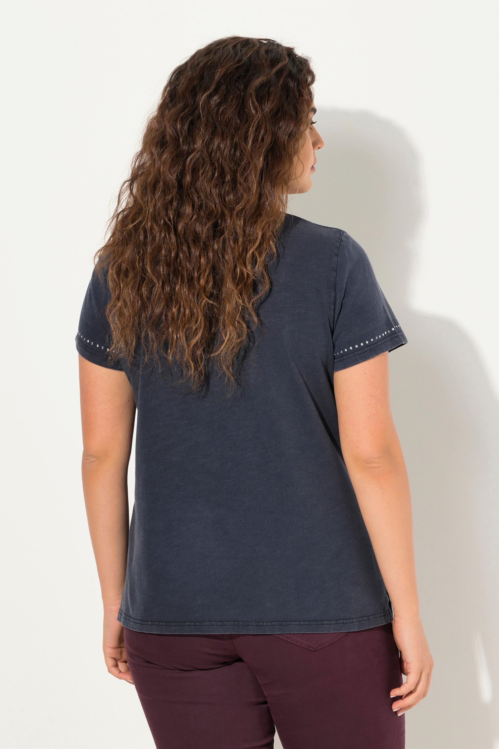 Ulla Popken  T-shirt cold dyed. Rivets fantaisie, col en V et manches courtes. 