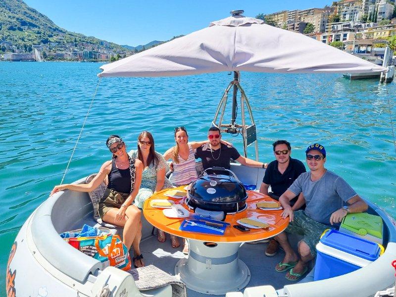 Smartbox  Brunch en bateau-donut : croisière de 2h sur le lac de Lugano pour 2 personnes - Coffret Cadeau 