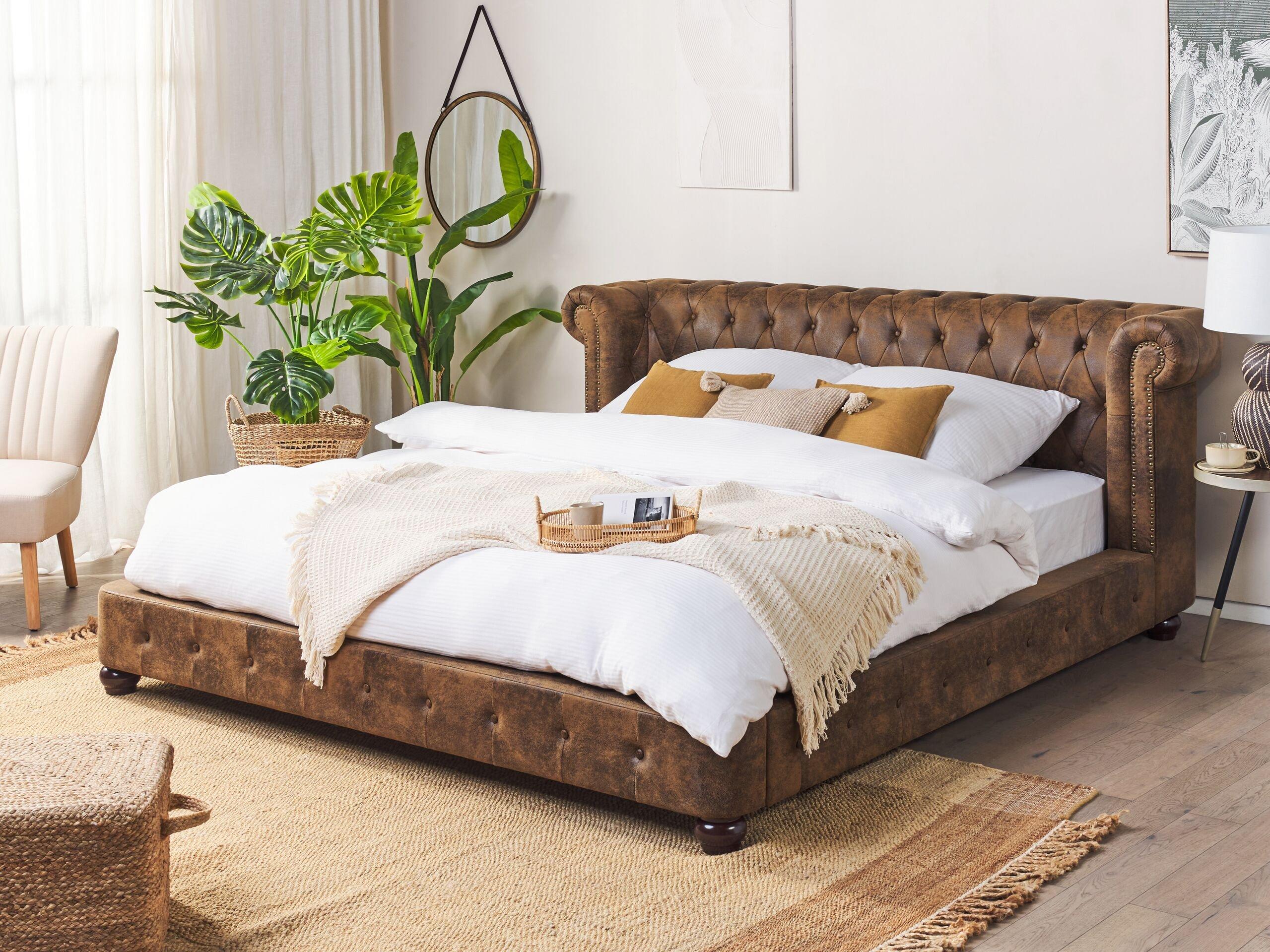 Beliani Bett mit Lattenrost aus Kunstwildleder Retro CAVAILLON  