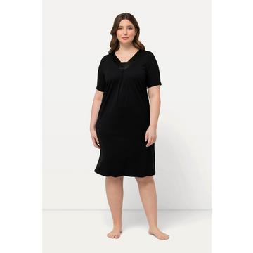 Chemise de nuit avec décolleté en V et manches courtes, détails en satin