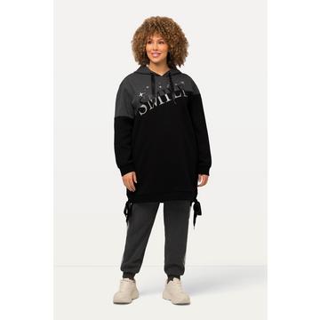 Pull long à capuche et manches longues et laçage noir