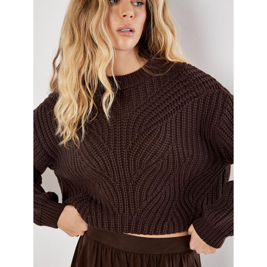 Grobmaschiger Kabelstrick-Pullover