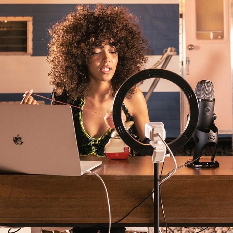 Logitech  StreamСam webcam 1920 x 1080 Pixel USB 3.2 Gen 1 (3.1 Gen 1) Bianco 