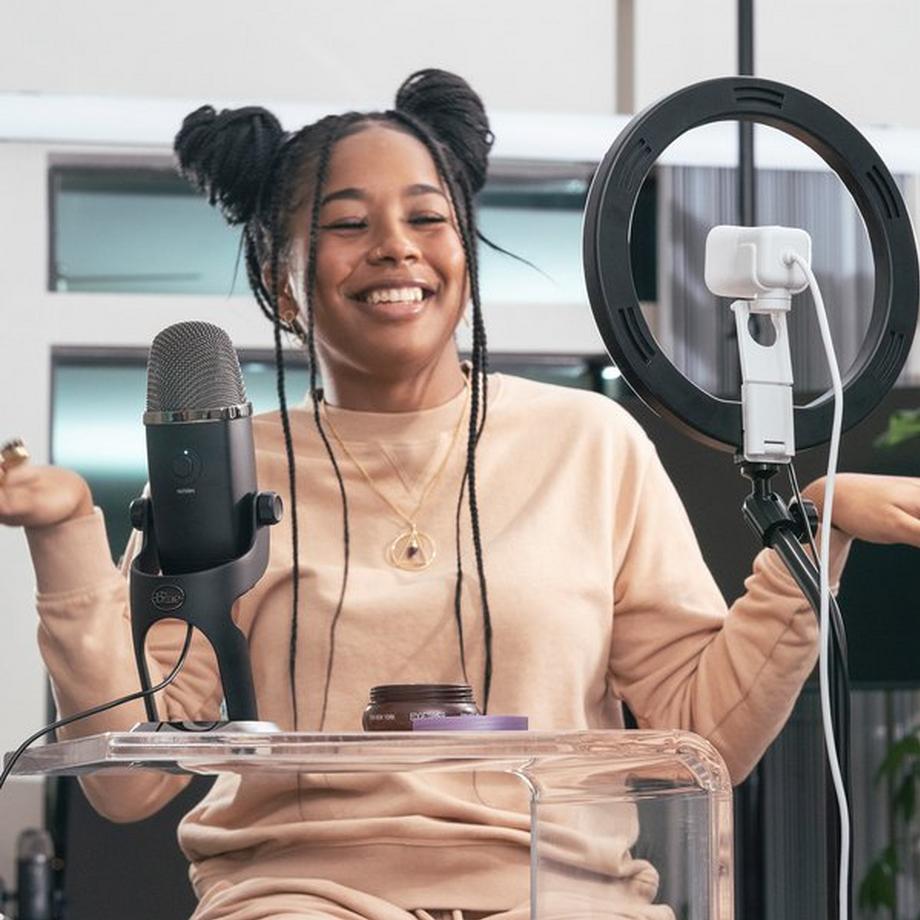 Logitech  StreamСam webcam 1920 x 1080 Pixel USB 3.2 Gen 1 (3.1 Gen 1) Bianco 