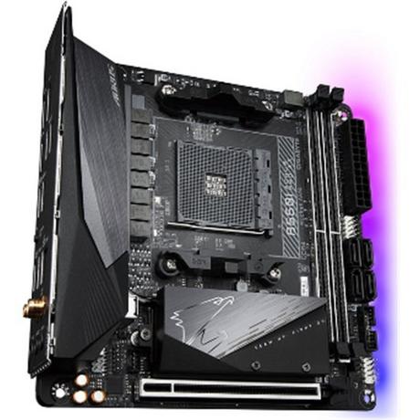 Gigabyte  B550I AORUS PRO AX Scheda madre - CPU AMD Ryzen 5000, VRM a 8 fasi, fino a 5300 MHz DDR4, 1xPCIe 4.0 + 1xPCIe 3.0 M.2, Wi-Fi 6E, LAN 2.5GbE, USB 3.2 Gen 2 