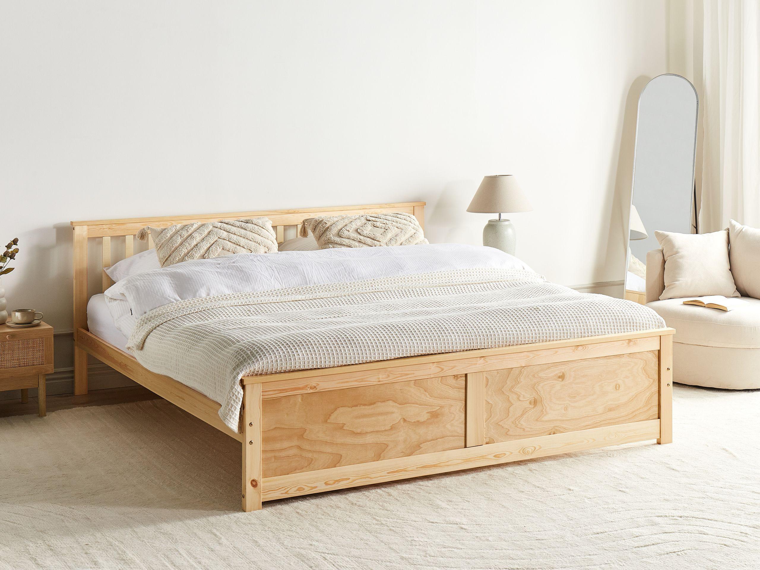 Beliani Lit avec sommier en Bois de pin Scandinave OLENDON  