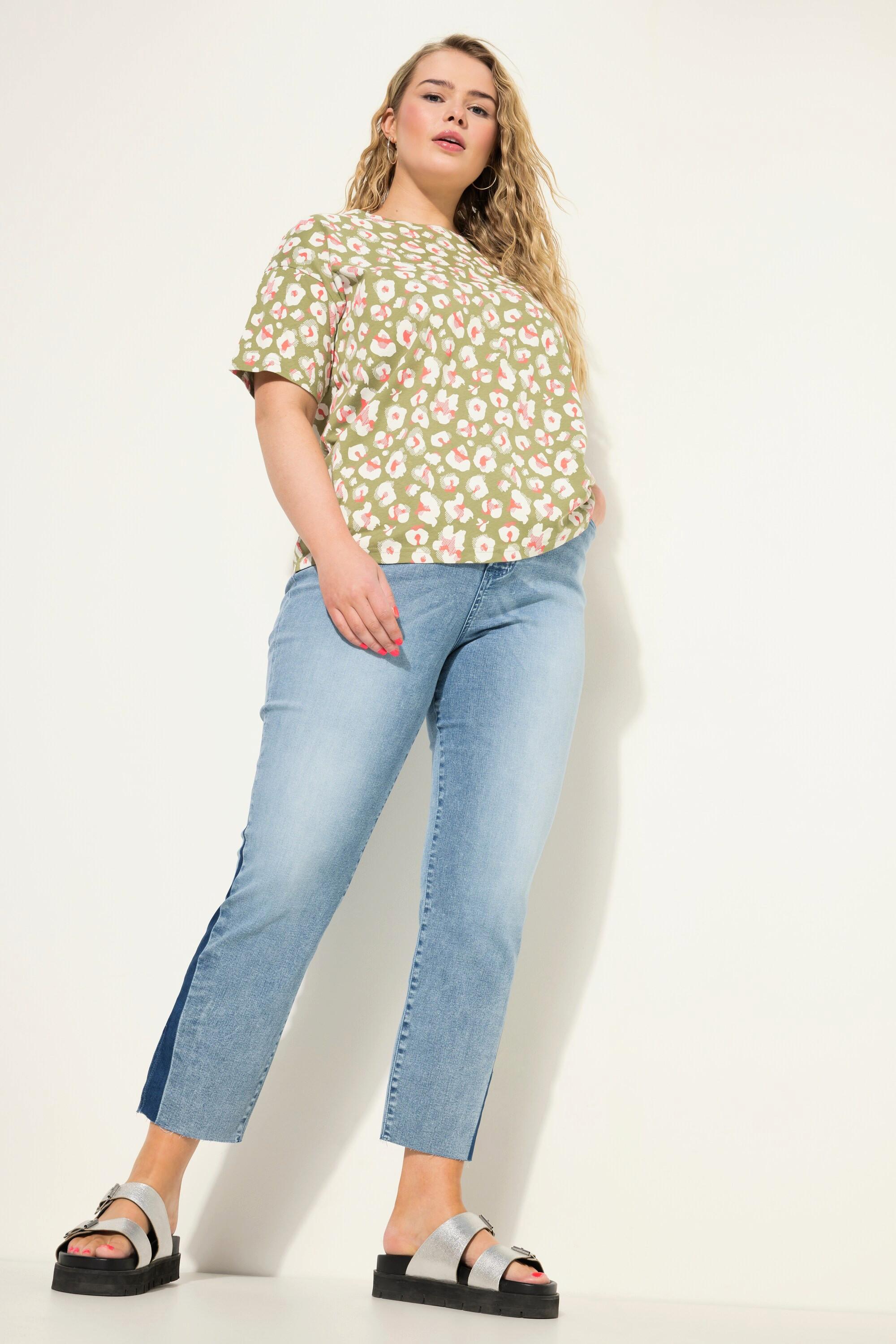 Studio Untold  Jean mom taille haute avec gousset latéral. Jambes larges et 5 poches 