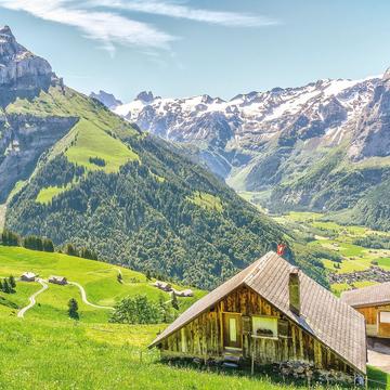 Entspannung in der Schweiz: 1 Übernachtung, Frühstück, Wellnessbehandlung oder Spa für 2 - Geschenkbox