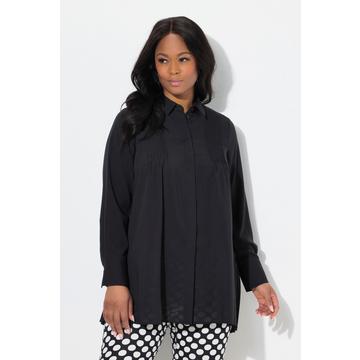 Blusa dal taglio svasato con plissettatura sul retro, collo da camicia e maniche lunghe