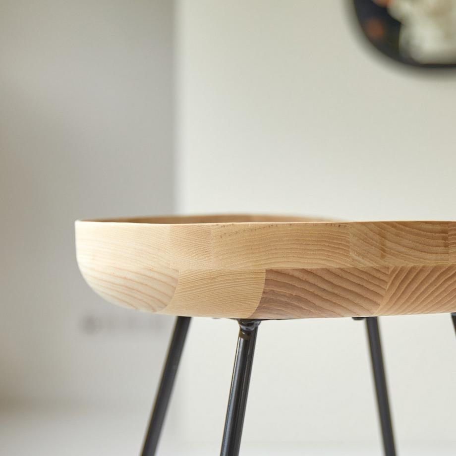 Tikamoon Hoher Hocker aus massivem Eschenholz und Metall black Mari  