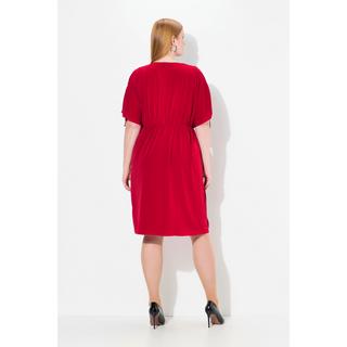 Ulla Popken Abito midi oversize drappeggiato scollo a V mezza manica  