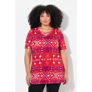 T-shirt long à manches courtes. Col V à rubans fantaisie. Coupe évasée