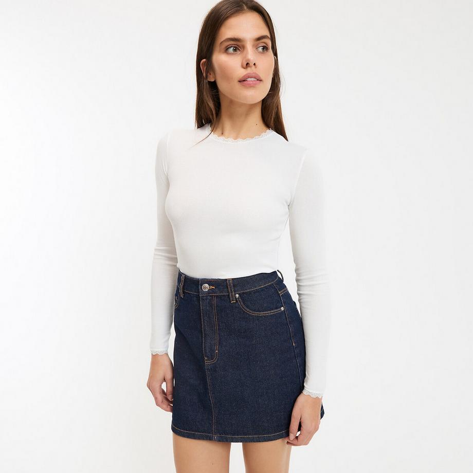 Langarmshirt mit Rundhals und Spitzendetails